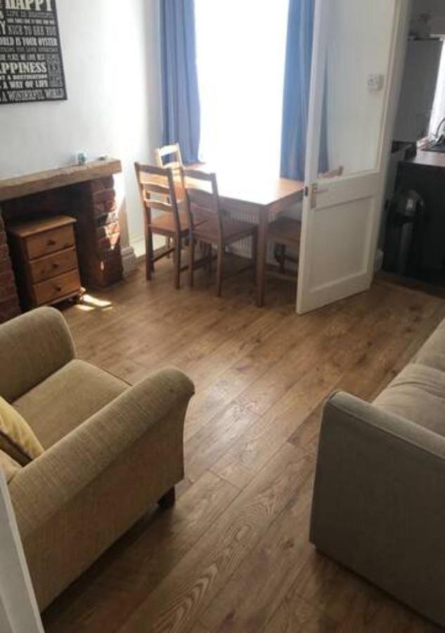 4 Bedroom House For Corporate Stays In 凯特林 外观 照片